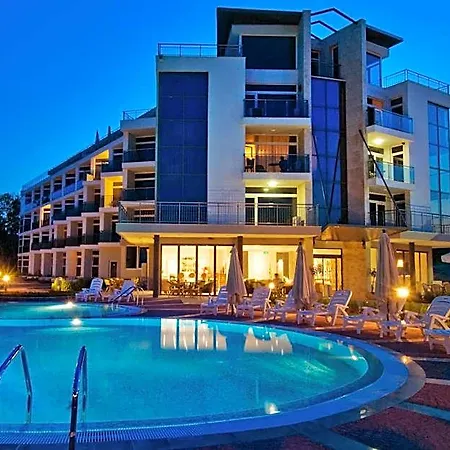 South Pearl 3*